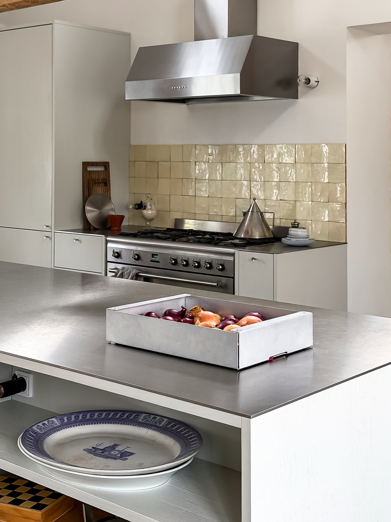 MU SE 08 Vanilla Tile by Muller Van Severen